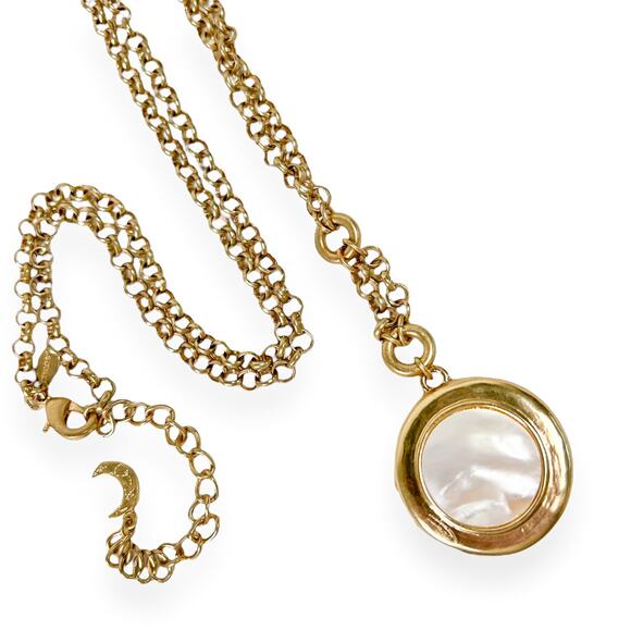 Chicos Pendant Necklace Round Faux Mother Of Pearl Locket Long Gold Tone Chain - Picture 1 of 8